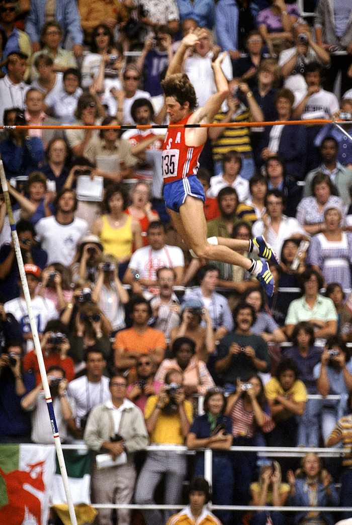 1976 0730 Bruce Jenner Decathlon Pole-2